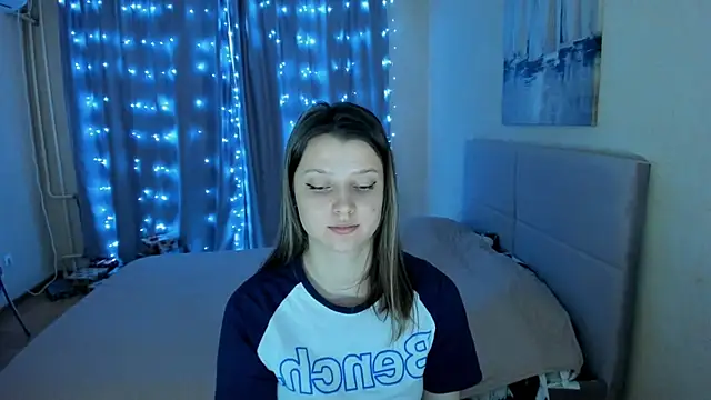 Snapshot of SoniNesti chatting on 02.05.25 SoniNesti online show from 02.05.25