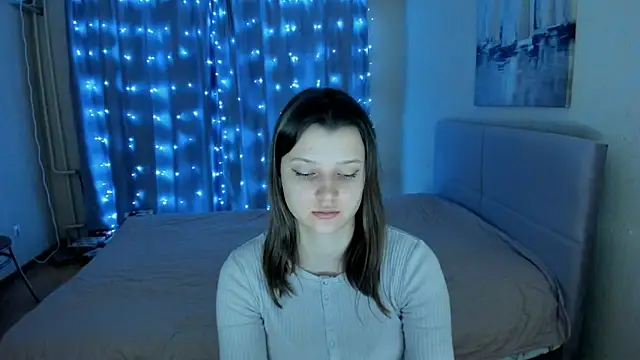 Snapshot of SoniNesti chatting on 02.12.25 SoniNesti online show from 02.12.25