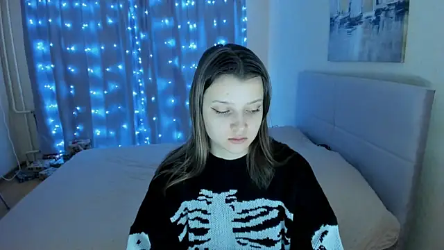 Snapshot of SoniNesti chatting on 02.13.25 SoniNesti online show from 02.13.25