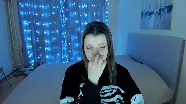 Snapshot of SoniNesti chatting on 02.13.25 SoniNesti online show from 02.13.25