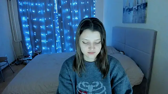 Snapshot of SoniNesti chatting on 02.14.25 SoniNesti online show from 02.14.25