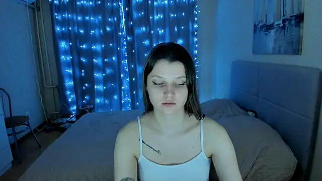 Snapshot of SoniNesti chatting on 02.14.25 SoniNesti online show from 02.14.25