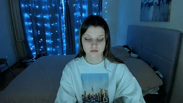 Snapshot of SoniNesti chatting on 02.15.25 SoniNesti online show from 02.15.25