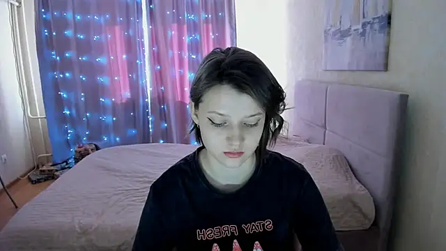 Snapshot of SoniNesti chatting on 02.19.25 SoniNesti online show from 02.19.25