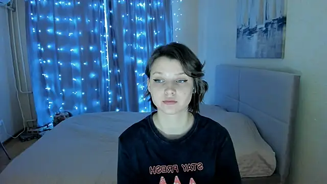 Snapshot of SoniNesti chatting on 02.19.25 SoniNesti online show from 02.19.25