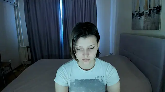 Snapshot of SoniNesti chatting on 02.21.25 SoniNesti online show from 02.21.25