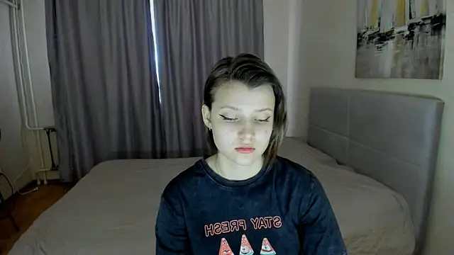 Snapshot of SoniNesti chatting on 03.08.25 SoniNesti online show from 03.08.25