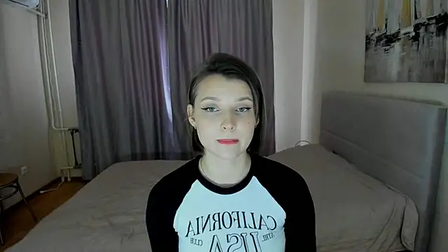 Snapshot of SoniNesti chatting on 03.11.25 SoniNesti online show from 03.11.25