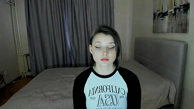 Snapshot of SoniNesti chatting on 03.11.25 SoniNesti online show from 03.11.25