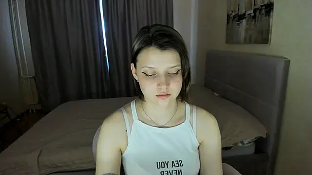 Snapshot of SoniNesti chatting on 03.19.25 SoniNesti online show from 03.19.25