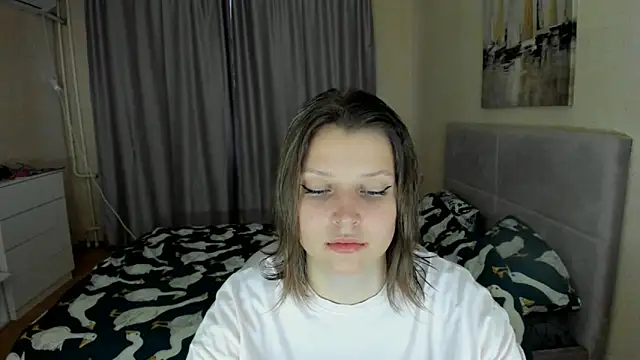 Snapshot of SoniNesti chatting on 09.13.25 SoniNesti online show from 09.13.25