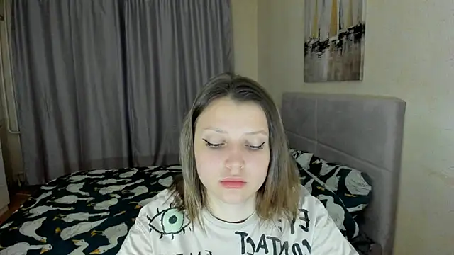 Snapshot of SoniNesti chatting on 09.16.25 SoniNesti online show from 09.16.25