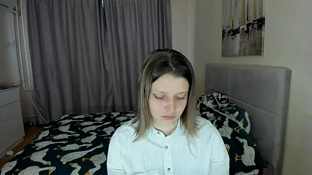 Snapshot of SoniNesti chatting on 09.17.25 SoniNesti online show from 09.17.25