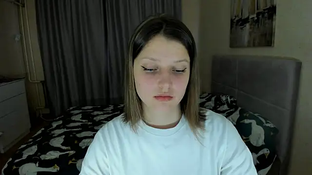 Snapshot of SoniNesti chatting on 09.18.25 SoniNesti online show from 09.18.25