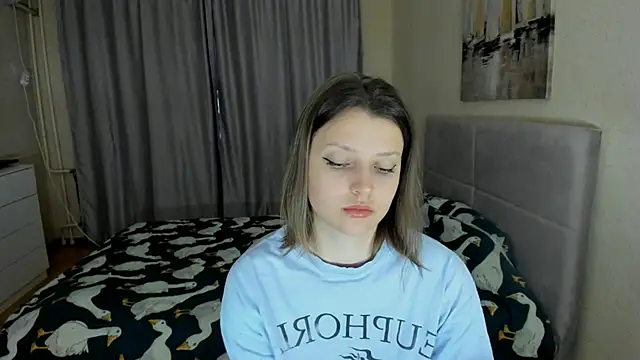 Snapshot of SoniNesti chatting on 09.20.25 SoniNesti online show from 09.20.25