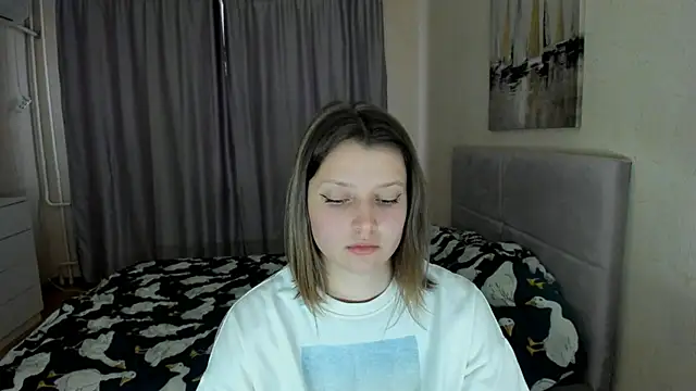 Snapshot of SoniNesti chatting on 09.23.25 SoniNesti online show from 09.23.25