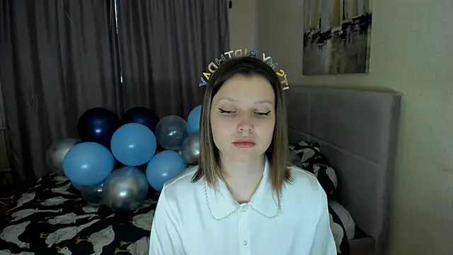 Snapshot of SoniNesti chatting on 09.25.25 SoniNesti online show from 09.25.25