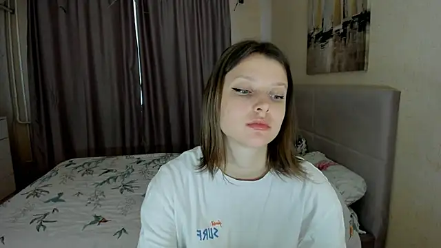 Snapshot of SoniNesti chatting on 09.30.25 SoniNesti online show from 09.30.25