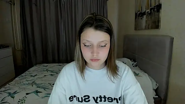 Snapshot of SoniNesti chatting on 10.01.25 SoniNesti online show from 10.01.25