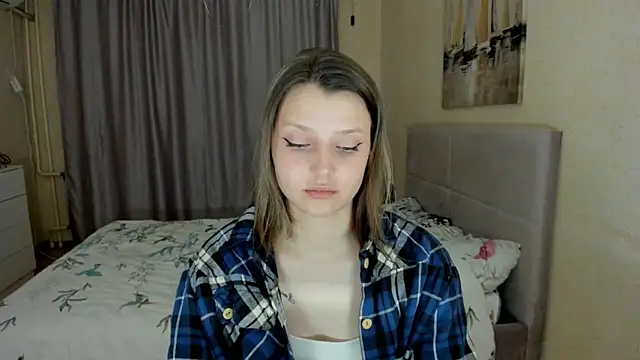 Snapshot of SoniNesti chatting on 10.03.25 SoniNesti online show from 10.03.25