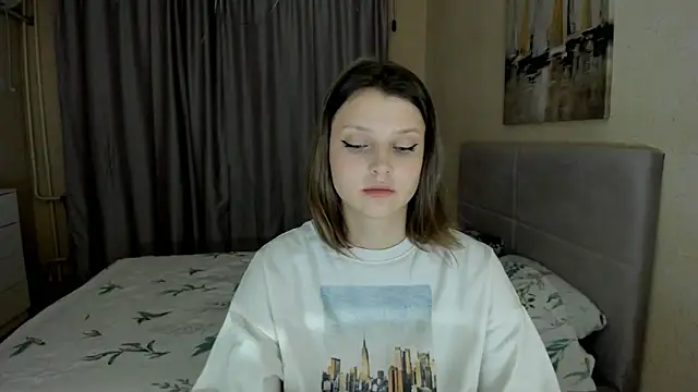 Snapshot of SoniNesti chatting on 10.06.25 SoniNesti online show from 10.06.25