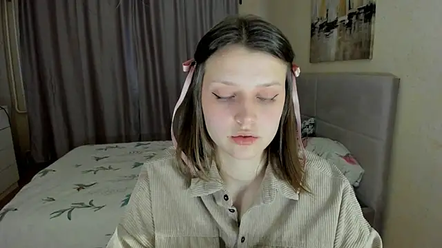 Snapshot of SoniNesti chatting on 10.08.25 SoniNesti online show from 10.08.25