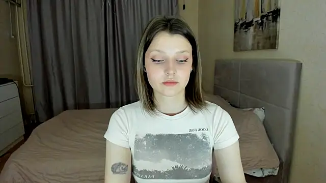 Snapshot of SoniNesti chatting on 10.15.25 SoniNesti online show from 10.15.25