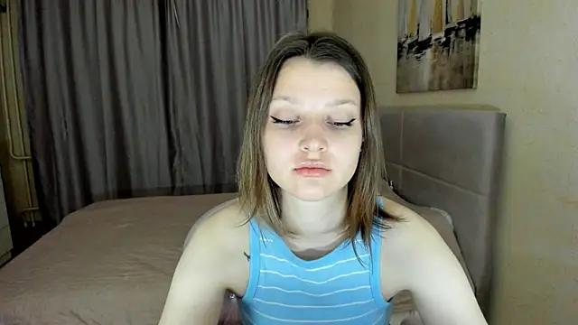 Snapshot of SoniNesti chatting on 10.21.25 SoniNesti online show from 10.21.25