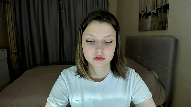 Snapshot of SoniNesti chatting on 10.22.25 SoniNesti online show from 10.22.25