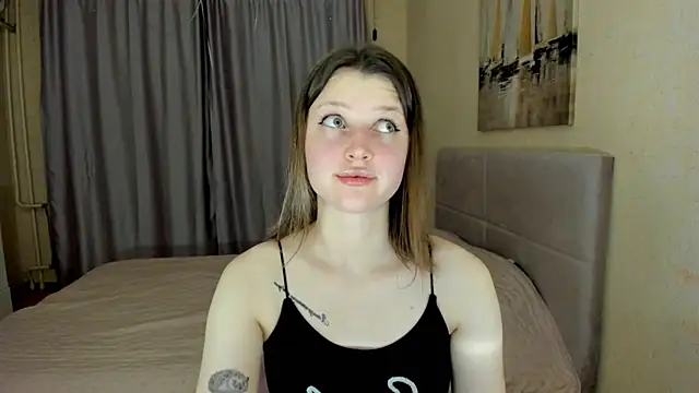 Snapshot of SoniNesti chatting on 10.24.25 SoniNesti online show from 10.24.25