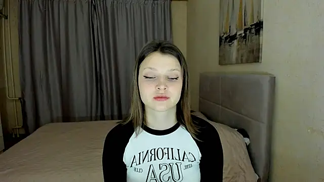 Snapshot of SoniNesti chatting on 11.06.25 SoniNesti online show from 11.06.25