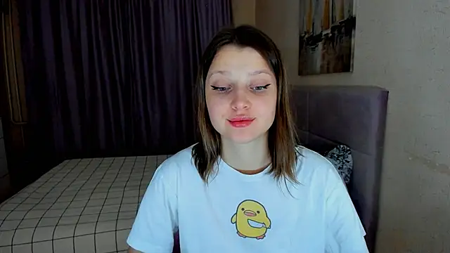 Snapshot of SoniNesti chatting on 11.13.25 SoniNesti online show from 11.13.25