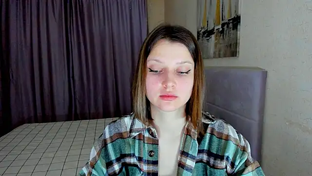 Snapshot of SoniNesti chatting on 11.18.25 SoniNesti online show from 11.18.25