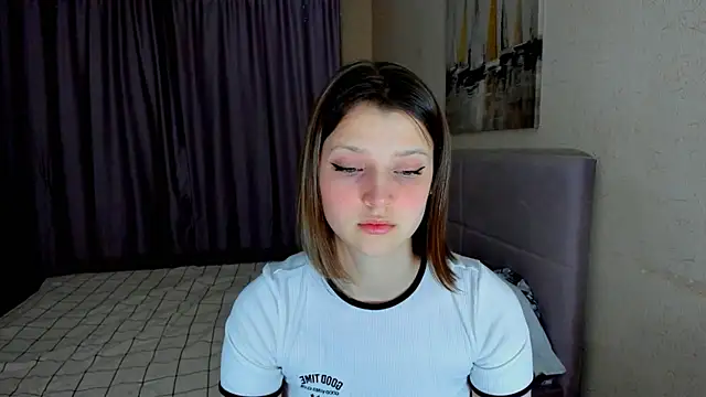 Snapshot of SoniNesti chatting on 11.21.25 SoniNesti online show from 11.21.25