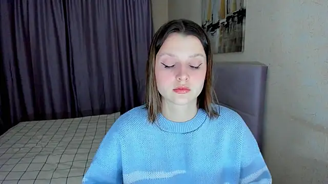 Snapshot of SoniNesti chatting on 11.27.25 SoniNesti online show from 11.27.25