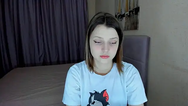 Snapshot of SoniNesti chatting on 12.16.25 SoniNesti online show from 12.16.25