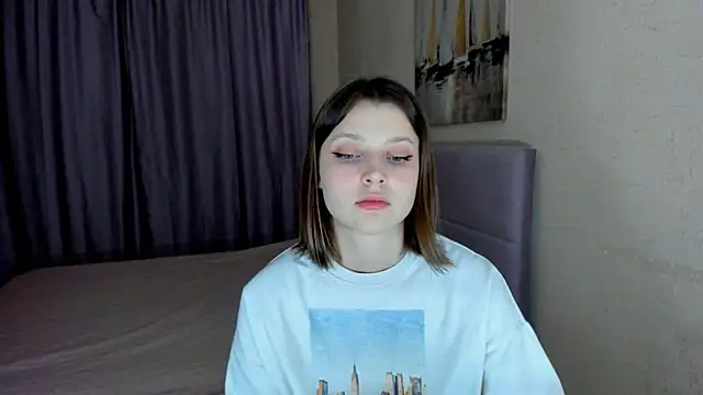 Snapshot of SoniNesti chatting on 12.19.25 SoniNesti online show from 12.19.25