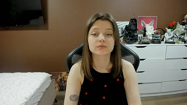 Snapshot of SoniNesti chatting on 06.19.26 SoniNesti online show from 06.19.26
