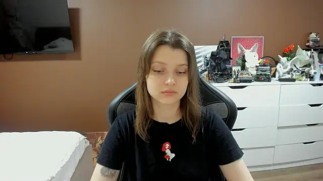 Snapshot of SoniNesti chatting on 06.26.26 SoniNesti online show from 06.26.26