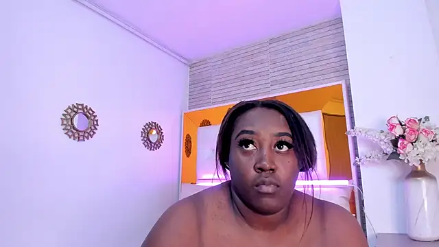 ShaniaBrownn online show from 03.18.25