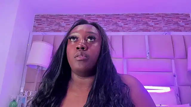 ShaniaBrownn online show from 11.15.25