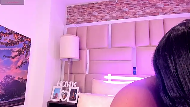 ShaniaBrownn online show from 12.20.25