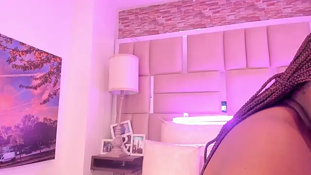 Snapshot of ShaniaBrownn chatting on 04.18.26 ShaniaBrownn online show from 04.18.26