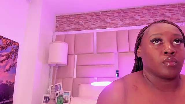 Snapshot of ShaniaBrownn chatting on 05.14.26 ShaniaBrownn online show from 05.14.26