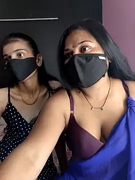 Snapshot of cutee__crazy chatting on 04.25.26 cutee crazy online show from 04.25.26