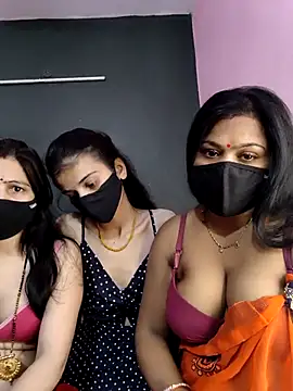 Snapshot of cutee__crazy chatting on 05.05.26 cutee crazy online show from 05.05.26