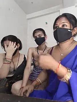 Snapshot of cutee__crazy chatting on 05.15.26 cutee crazy online show from 05.15.26