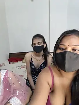Snapshot of cutee__crazy chatting on 05.29.26 cutee crazy online show from 05.29.26