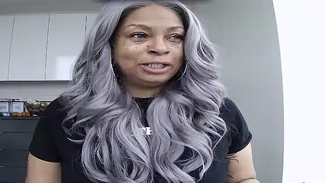 MSweetLindaParks online show from 05.23.26