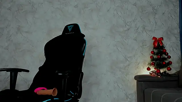 Snapshot of Emma7 chatting on 01.06.25 Emma7 online show from 01.06.25